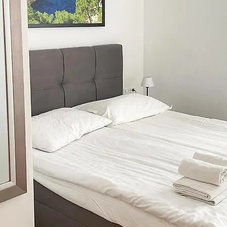 Διαμέρισμα In Dingac With House Sea View Gornji Dingač